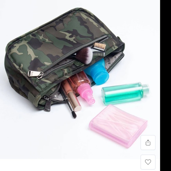 Lug Parasail Cosmetics Toiletries Bag. Bloom Black. NWOT - Picture 5 of 6